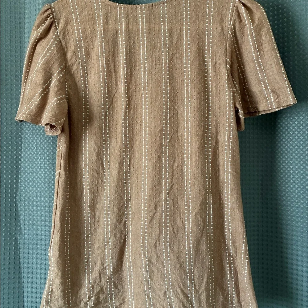 W5 Brown V-Neck Blouse with Twist Detail size says xl, fits more like a m/l - Picture 3 of 3